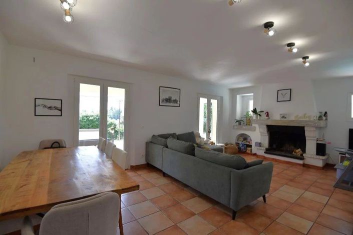 Image No.3-4 Bed House for sale