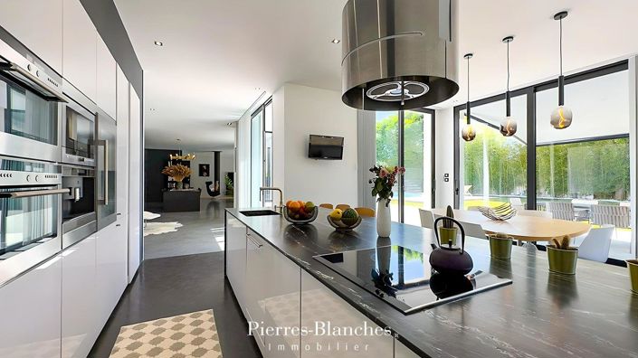 Image No.5-5 Bed House for sale