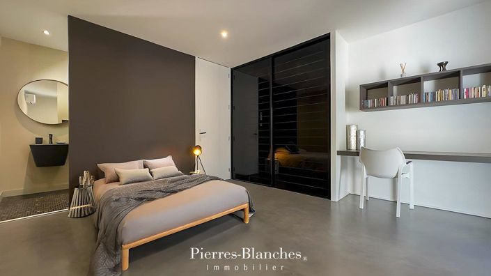 Image No.7-5 Bed House for sale