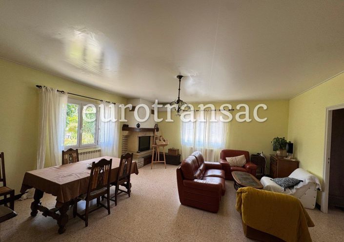 Image No.2-4 Bed House for sale