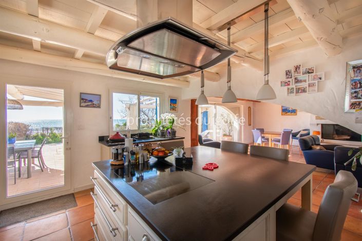 Image No.11-7 Bed House for sale