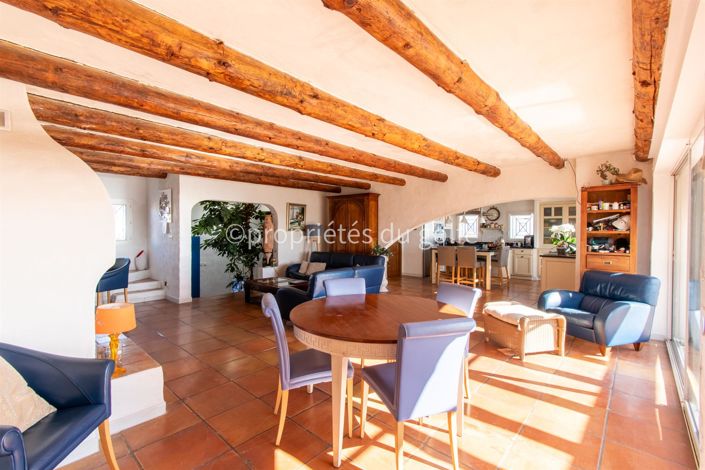 Image No.6-7 Bed House for sale