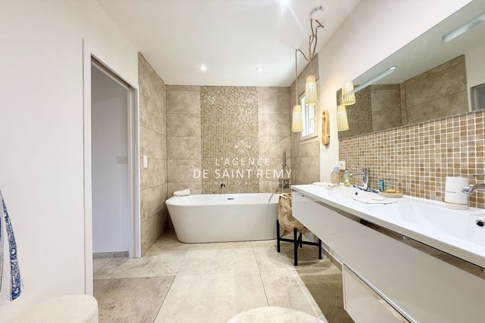 Image No.18-5 Bed House for sale