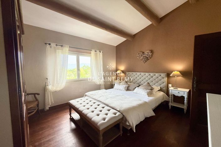 Image No.19-5 Bed House for sale