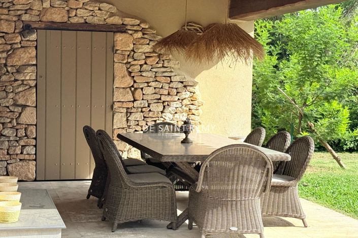 Image No.8-5 Bed House for sale