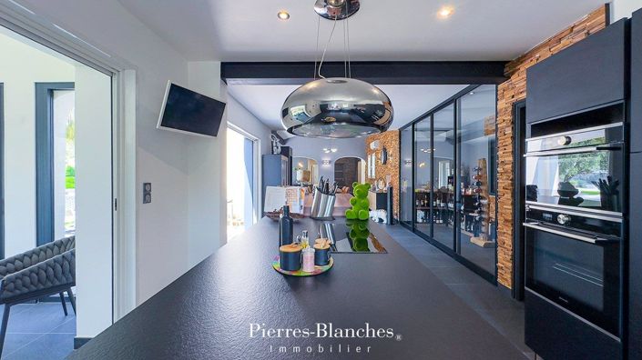 Image No.7-5 Bed House for sale