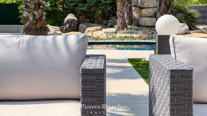 Image No.8-5 Bed House for sale