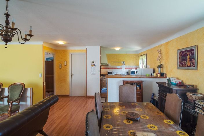 Image No.11-3 Bed House for sale