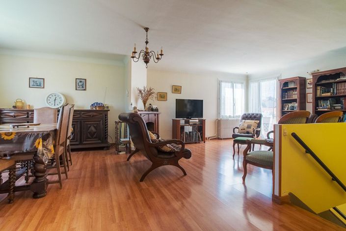 Image No.6-3 Bed House for sale