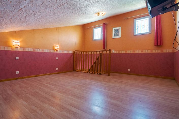 Image No.18-4 Bed House for sale