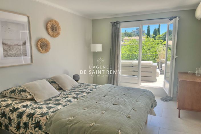 Image No.12-6 Bed House for sale