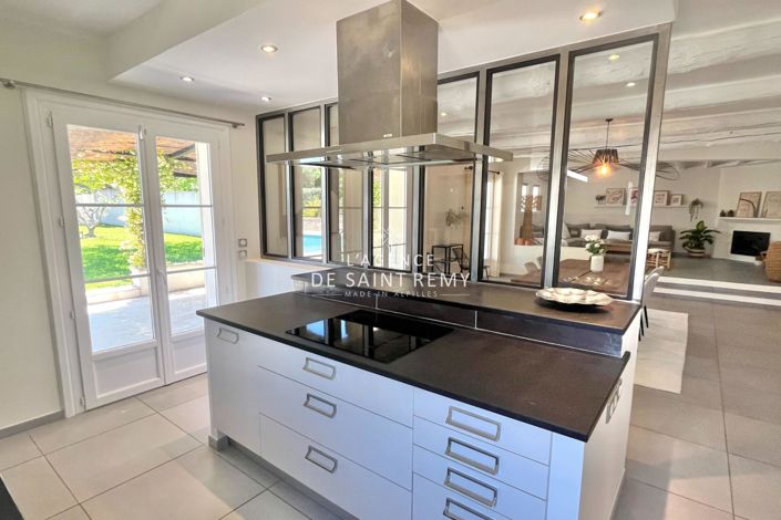 Image No.4-6 Bed House for sale