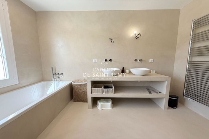 Image No.8-6 Bed House for sale