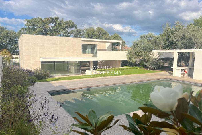 Image No.1-4 Bed House for sale