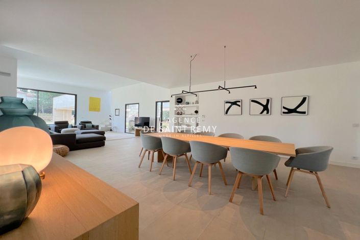 Image No.2-4 Bed House for sale