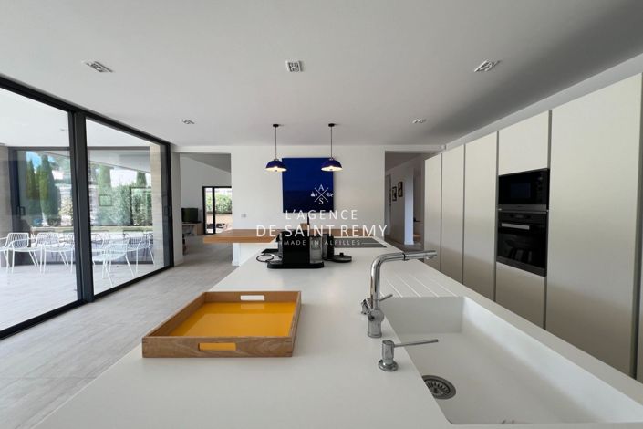 Image No.3-4 Bed House for sale