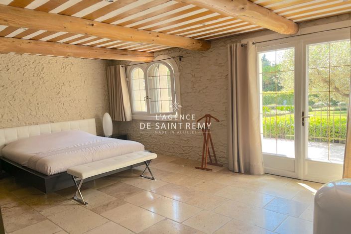 Image No.8-5 Bed House for sale