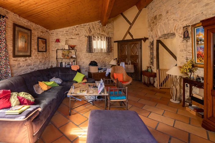 Image No.10-3 Bed House for sale