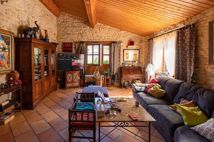 Image No.9-3 Bed House for sale