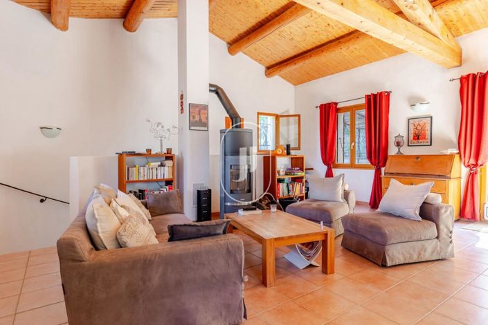 Image No.2-4 Bed House for sale