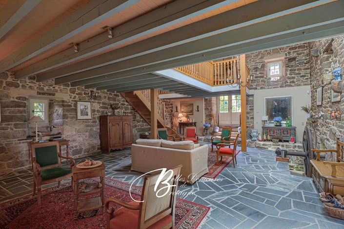 Image No.8-6 Bed House for sale