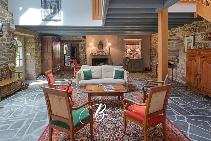 Image No.9-6 Bed House for sale