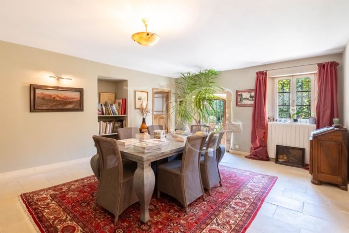 Image No.10-6 Bed House for sale