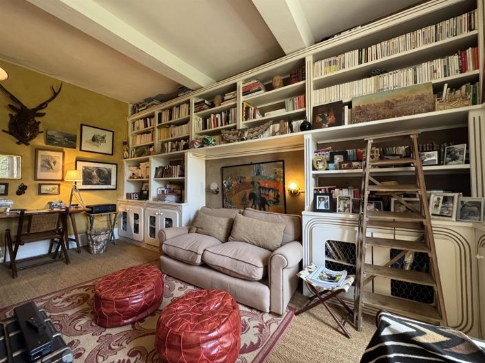 Image No.13-7 Bed House for sale