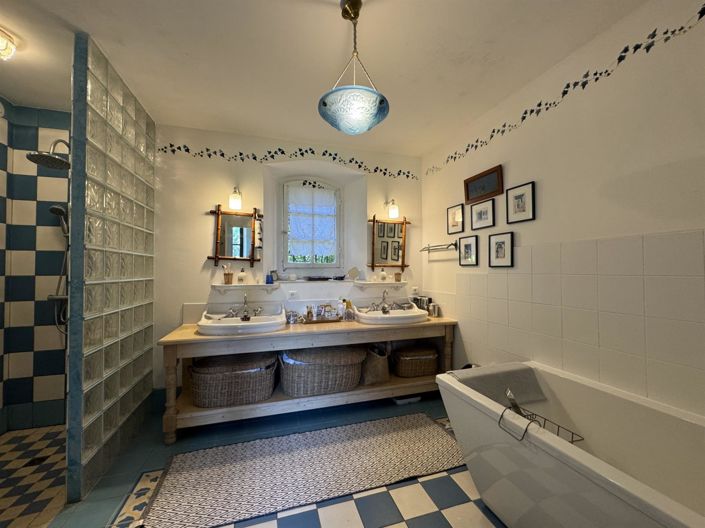 Image No.26-7 Bed House for sale