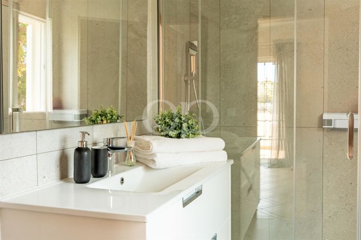 Image No.12-4 Bed House for sale