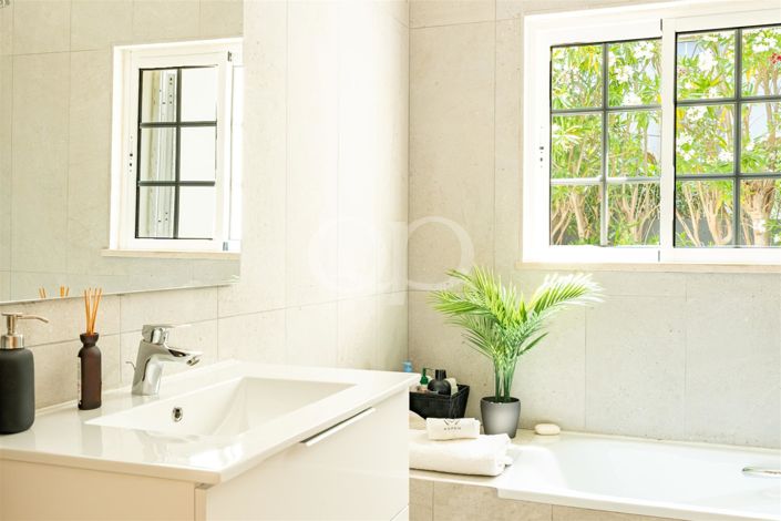 Image No.32-4 Bed House for sale