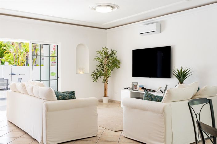 Image No.52-4 Bed House for sale