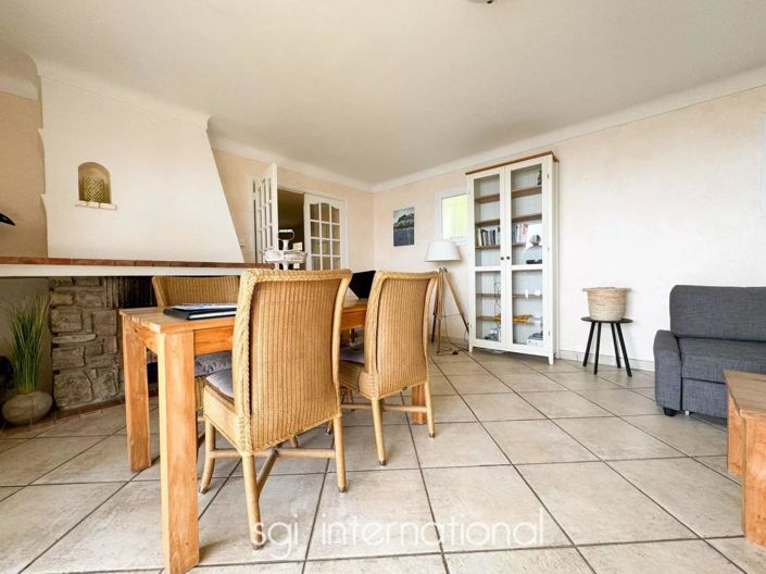 Image No.11-7 Bed House for sale