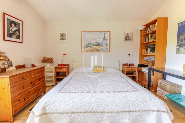 Image No.8-4 Bed House for sale