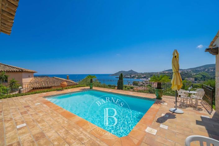 Image No.10-5 Bed House for sale