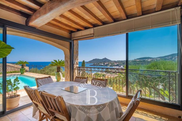 Image No.9-5 Bed House for sale