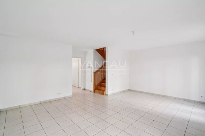 Image No.12-4 Bed House for sale