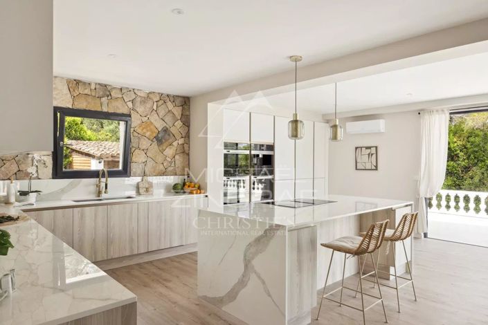 Image No.6-4 Bed House for sale