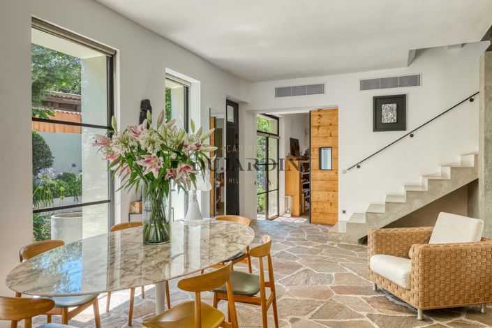 Image No.7-7 Bed House for sale