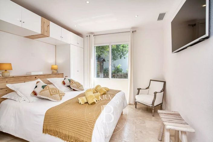 Image No.8-4 Bed House for sale