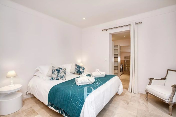 Image No.9-4 Bed House for sale