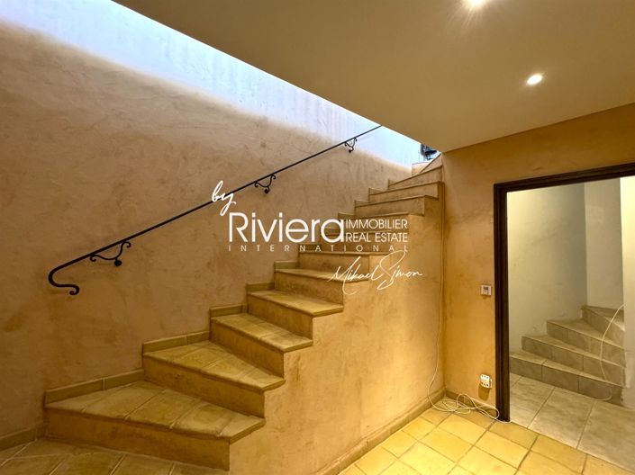 Image No.18-5 Bed House for sale