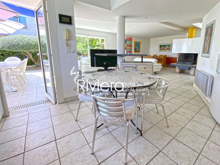 Image No.12-5 Bed House for sale