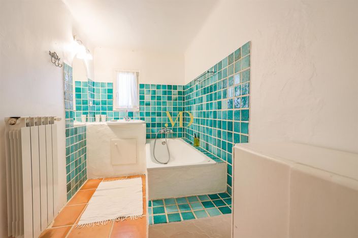 Image No.24-5 Bed House for sale