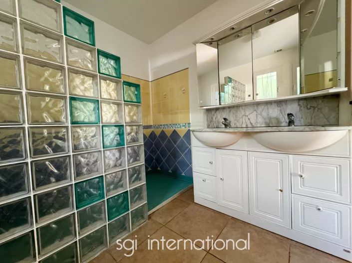 Image No.12-3 Bed House for sale