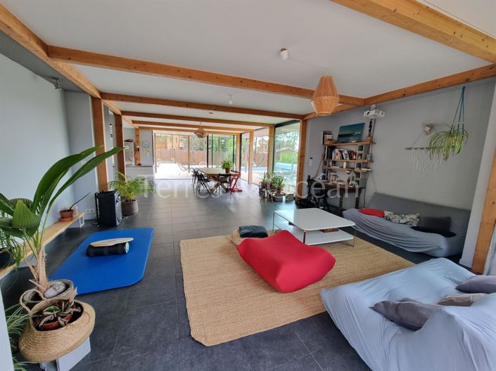 Image No.10-5 Bed House for sale