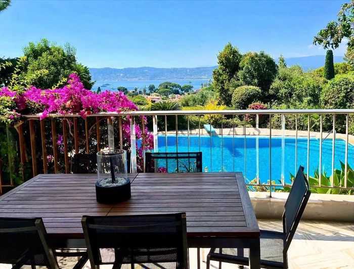 Image No.1-4 Bed Apartment for sale