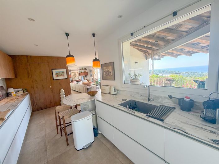 Image No.10-5 Bed House for sale