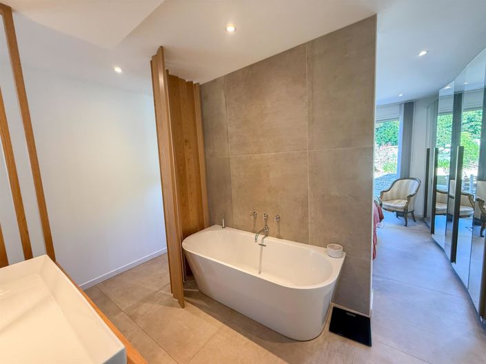 Image No.19-5 Bed House for sale