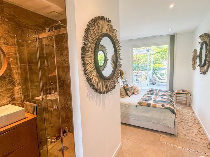 Image No.21-5 Bed House for sale